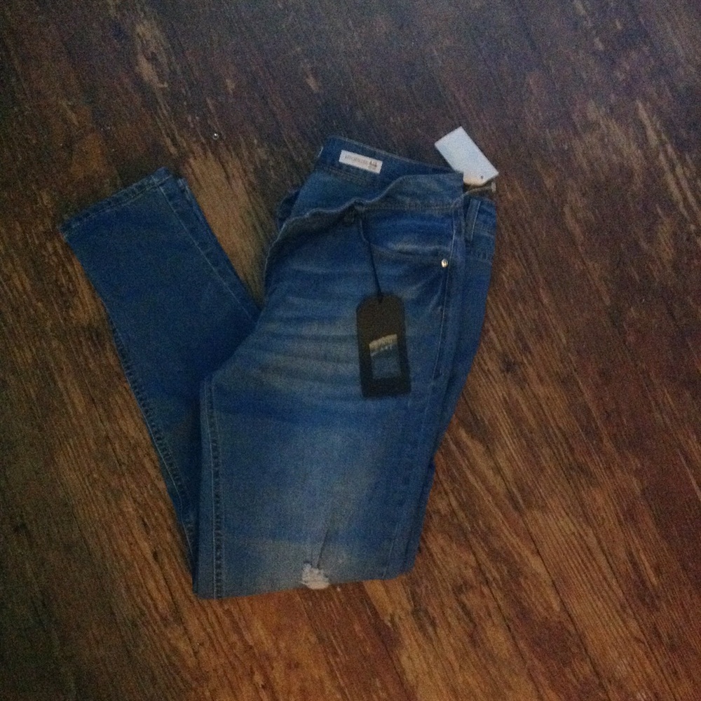 Lightly distressed Kensie jeans - Picture 5 of 8